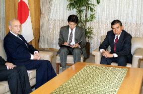 Pakistani special envoy visits Japanese foreign minister